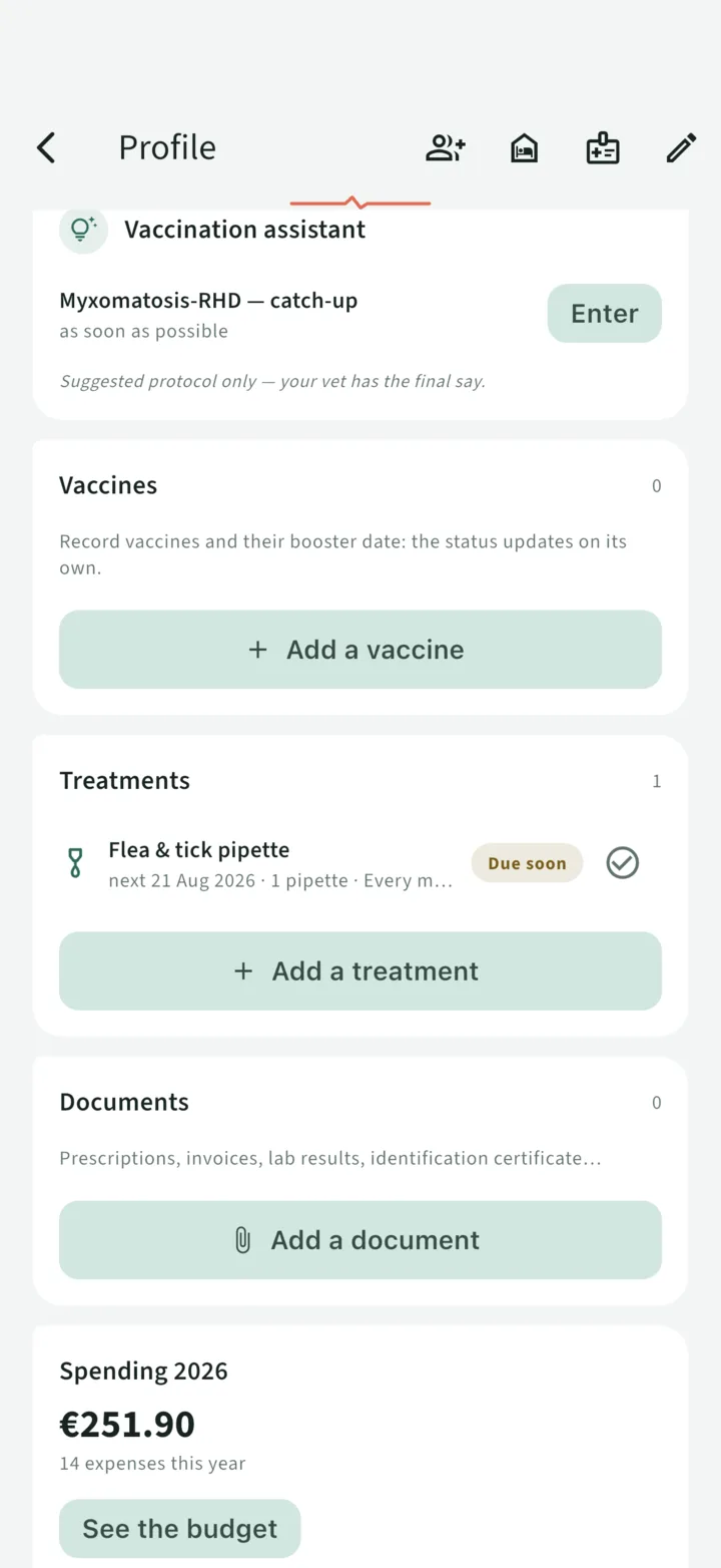 On Praline's profile, the vaccination assistant suggests the myxomatosis-RHD catch-up with its date
