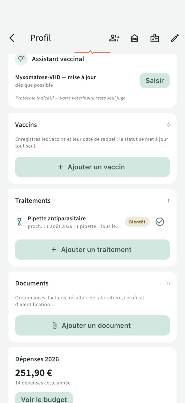 Sur la fiche de Praline, lapine, l'assistant vaccinal conseille la mise à jour Myxomatose-VHD avec sa date