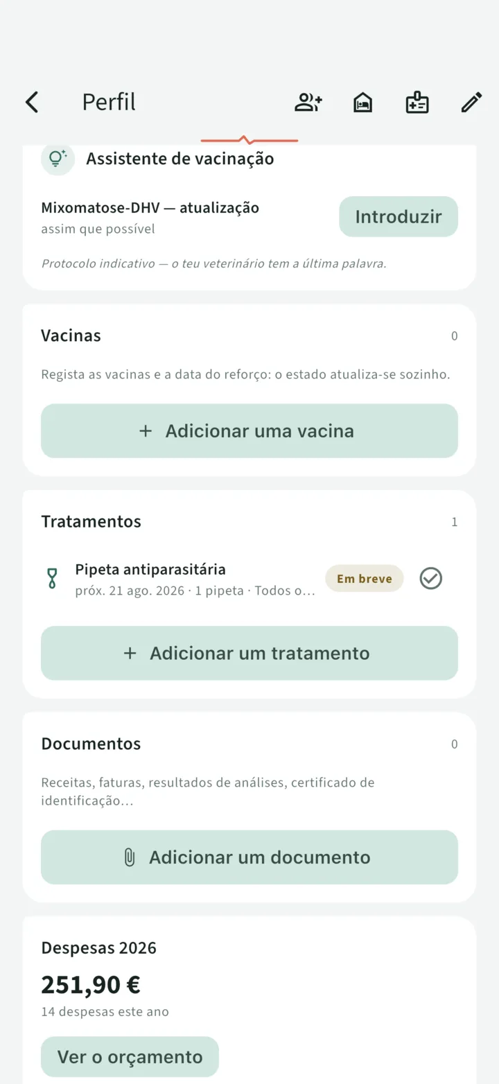 Na ficha da Praline, coelha, o assistente aconselha o reforço mixomatose-DHV com a sua data